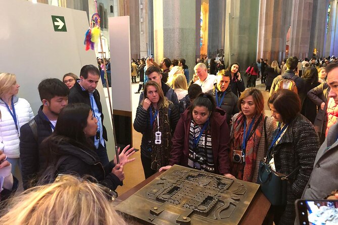 Sagrada Familia English Guided Tour & Optional Tower Access - Why a guide changes the Sagrada Familia