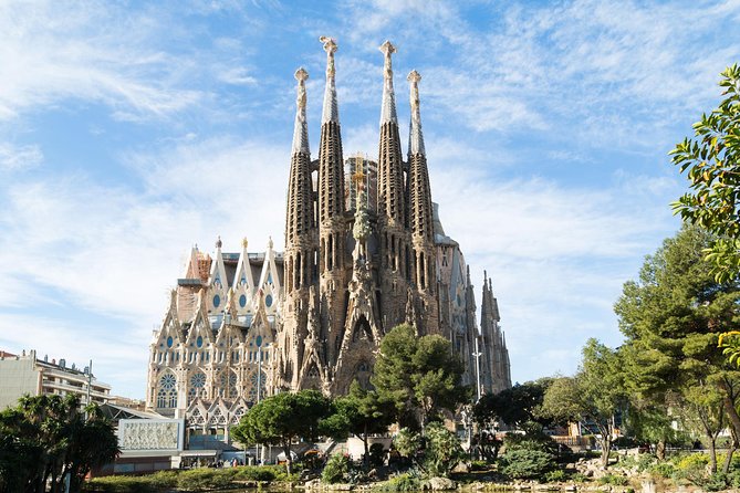 Sagrada Familia English Guided Tour & Optional Tower Access - Should you add the tower?