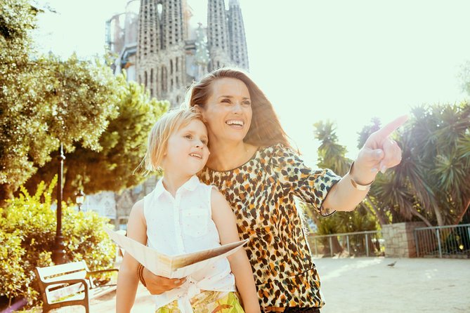 Sagrada Familia Express Private Guided Tour - Meeting your guide at Av. de Gaudí, 2