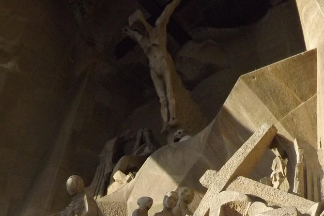 Sagrada Familia Exterior Free Tour: Stories, Secrets & Symbolism - Key points to know before booking
