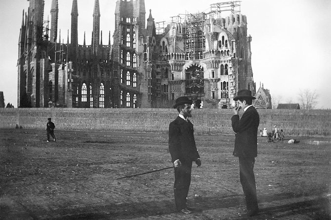 Sagrada Familia Exterior Free Tour: Stories, Secrets & Symbolism - Who will enjoy this focused walk