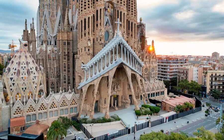 Sagrada Familia Exterior: The Secrets of the Facades - What this Sagrada Familia exterior tour actually covers