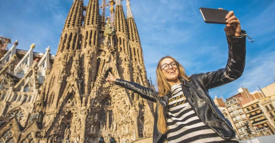 Sagrada Familia & Gaudi Guided Tour Private or Small Groups - Why the Gaudí sequence works so well