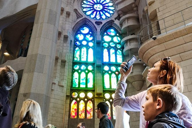 Sagrada Familia & Gaudi Tour Private or Small Group with Tickets - The real focus: Barcelona around Gaudí