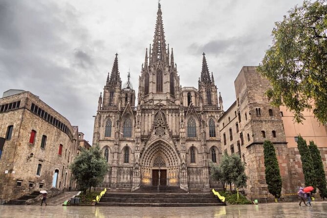 Sagrada Familia & Gothic Quarter Private Tour - Starting near Carrer de la Marina