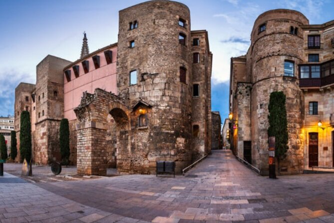 Sagrada Familia & Gothic Quarter Private Tour - Walking through Barcelona’s oldest quarter