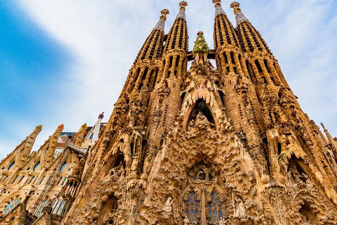 Sagrada Familia : Guided tour inside Skip the line! - Meeting at Carrer de Mallorca 422