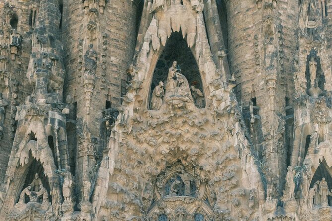 Sagrada Familia Guided Tour & Skip the Line Ticket in Barcelona - How the group size affects the visit
