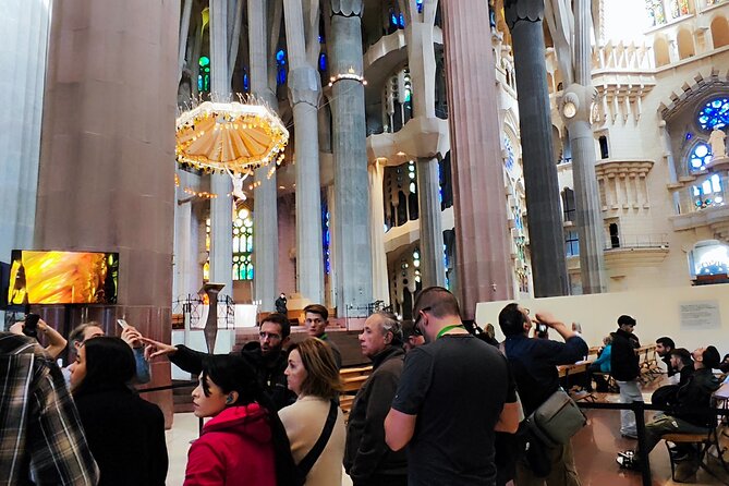 Sagrada Familia Guided Tour & Skip the Line Ticket in Barcelona - Priority entry and what it really saves