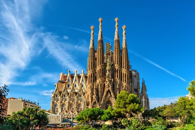 Sagrada Familia Guided Tour with Skip The Line Access - Seeing Gaudí’s personal mission in stone