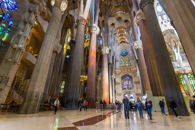 Sagrada Familia Guided Tour with Skip The Line Access - What the 75-minute schedule gives you