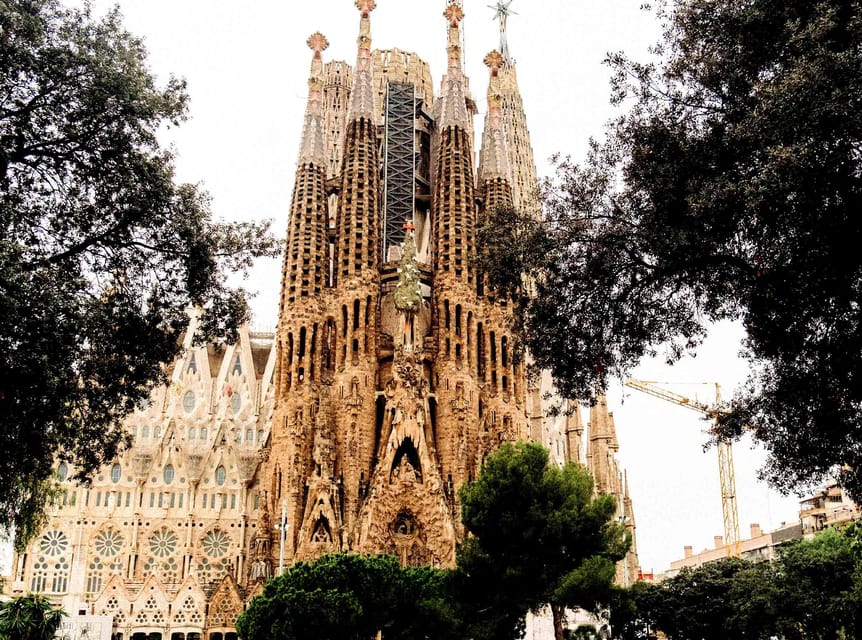 Sagrada Familia Guided Tour with Skip-the-Line Entry Ticket - Symbolism, Alfa and Omega, and the human side of Gaudí