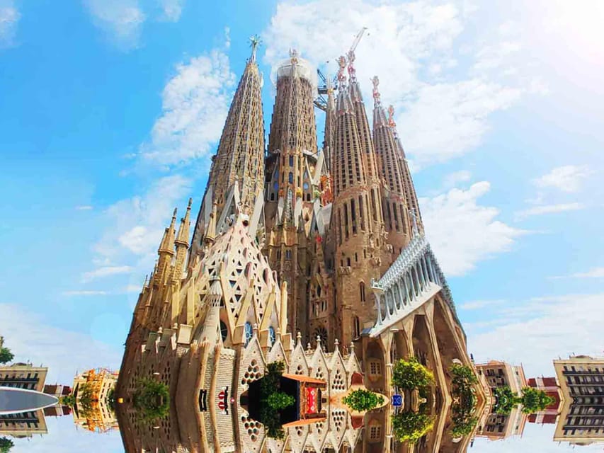 Sagrada Familia Guided Tour with Skip-the-Line Entry Ticket - Free time for photos and another look