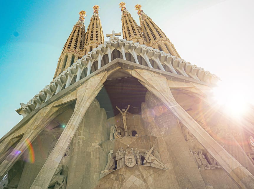 Sagrada Familia Guided Tour with Skip-the-Line Entry Ticket - Meeting at the official shop near Access A