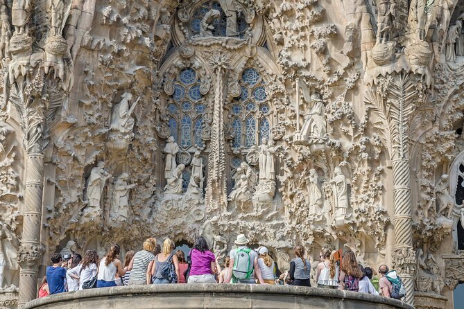 Sagrada Familia Guided Tour with Skip the Line Ticket - Headphones, group size, and hearing the guide