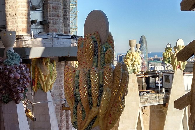 Sagrada Familia Guided Tour with Towers Access - Inside the basilica: stained glass and soaring columns
