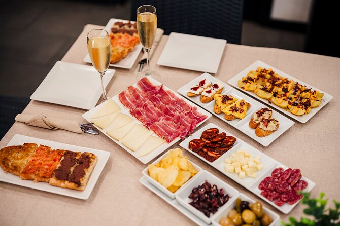 Sagrada Familia Jamon & Tapas Tasting Experience - What kind of food stop is this?