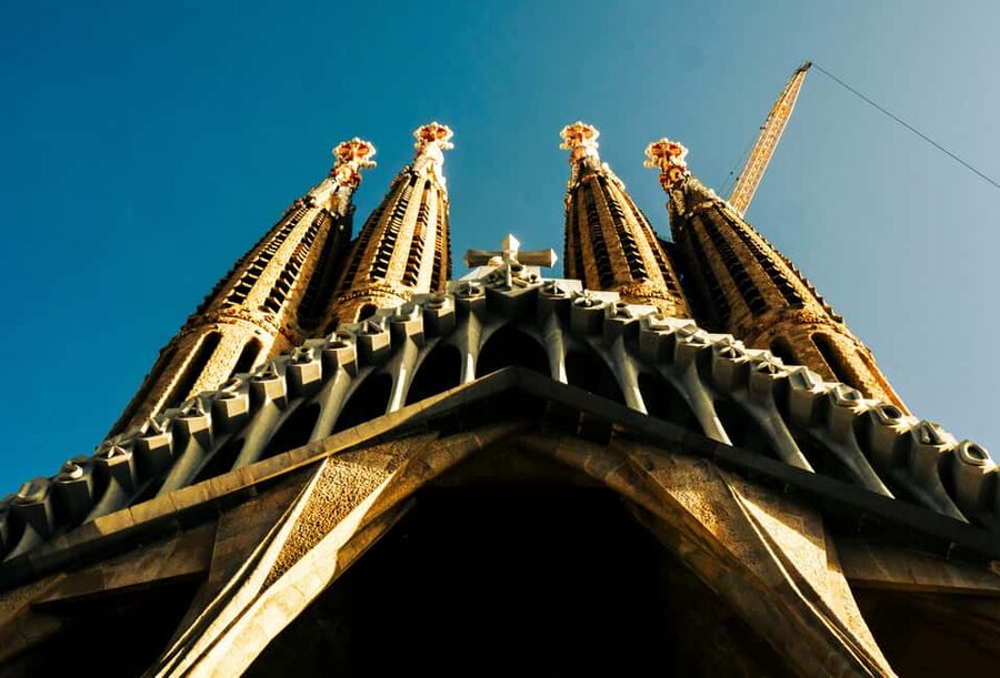 Sagrada Família & More: Barcelona Tour + Candy Tasting - Key points to know