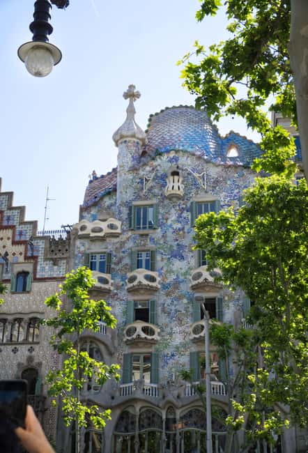 Sagrada Família & More: Barcelona Tour + Candy Tasting - What the $29 price really covers