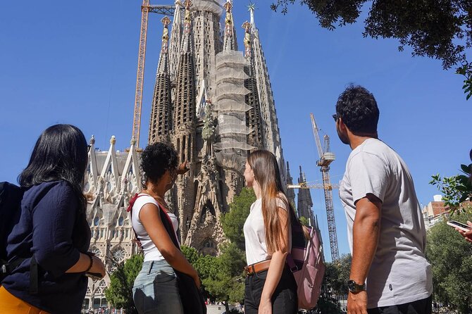 Sagrada Familia & Park Guell Guided Tour - How the group format affects your day