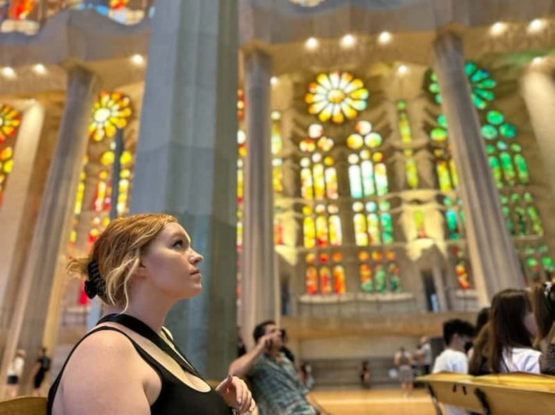 Sagrada Família & Park Güell Guided Tour with Transportation - The lunch break and ride across town