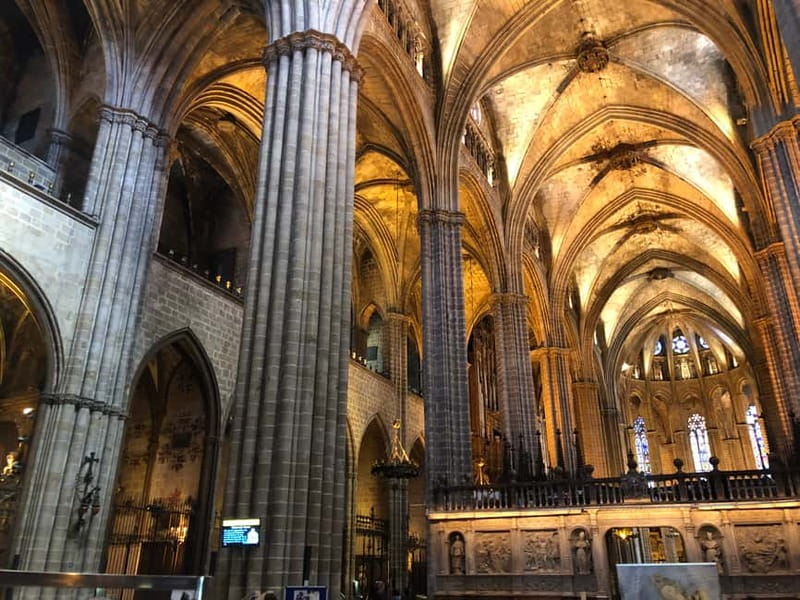 Sagrada Família & Park Güell Guided Tour with Transportation - The guides make the difference