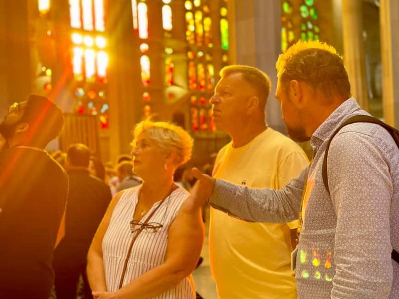 Sagrada Família & Park Güell Guided Tour with Transportation - Starting at Park Güell