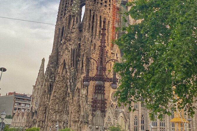 Sagrada Família Private Guided Tour and Entry in Barcelona - Meeting at Carrer de la Marina, 255