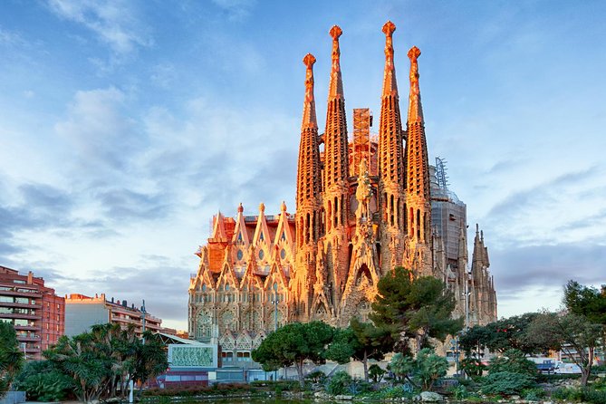 Sagrada Familia Private Guided Tour with Skip the Line Tickets - Key points to know before booking