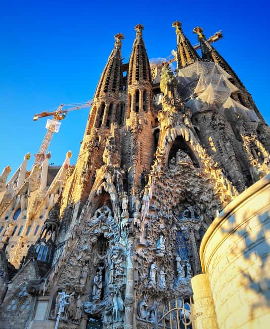Sagrada Familia Private/Small Group Tour with an architect - Why Sagrada Familia Needs a Guide