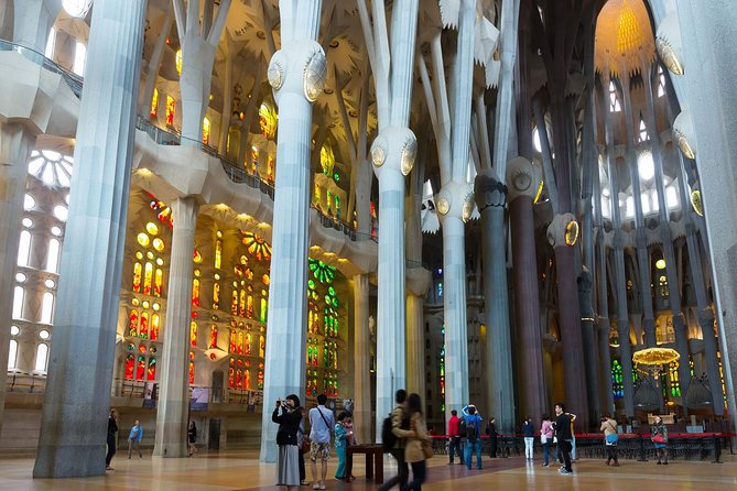 Sagrada Familia Private Tour in Barcelona - Reading the facades before you enter