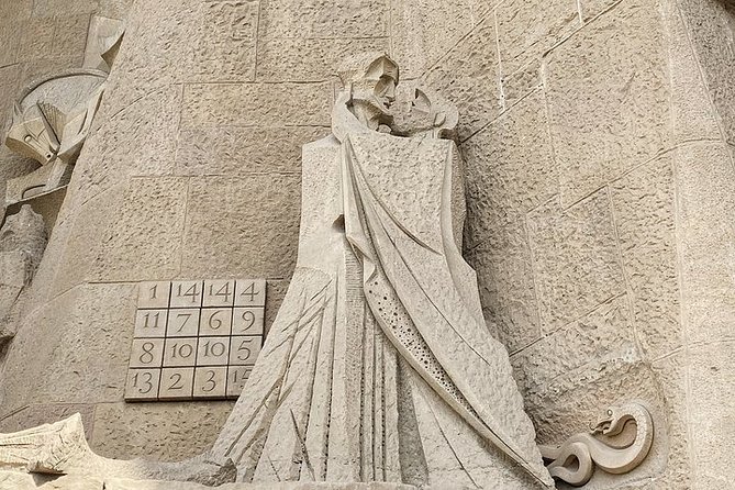 Sagrada Familia Private Tour with Expert Guide - Choosing the best guide and pace
