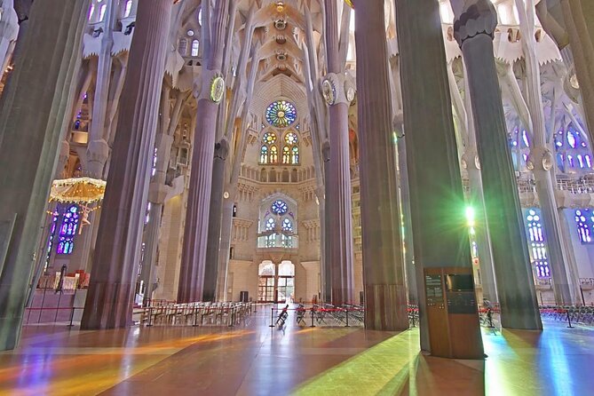 Sagrada Familia Private Tour with Priority Entrance - The guides and the tone of the visit