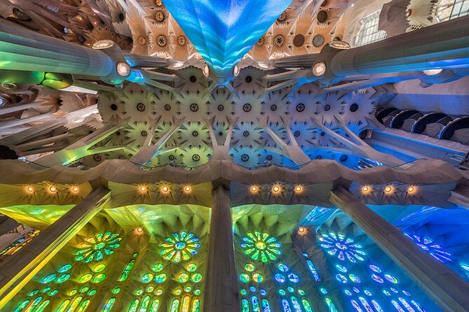 Sagrada Familia Private Tour with Priority Entrance - Priority entrance and the first look outside