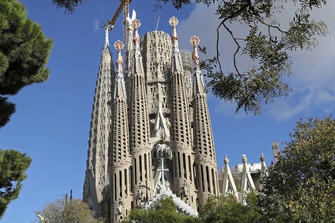 Sagrada Familia Private Tour with Skip-the-Line Ticket - Entering the basilica with a timed ticket