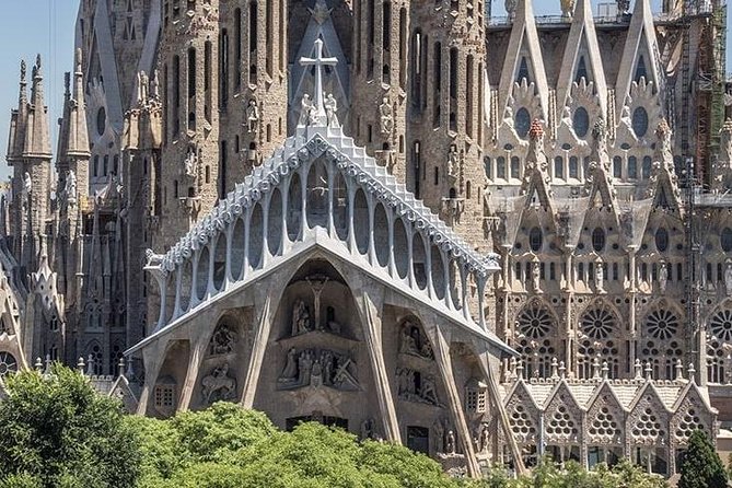 Sagrada Familia Private Tour with Skip-the-Line Ticket - Which guide might you get?