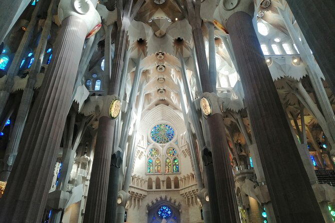 Sagrada Familia Skip The Line Guided Group Tour with Options - The central aisle reveals Gaudí’s great idea
