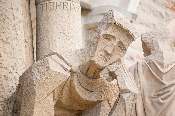 Sagrada Familia Skip-the-Line Private Tour with Guide - Inside the basilica: light, geometry, and Gaudí’s vision