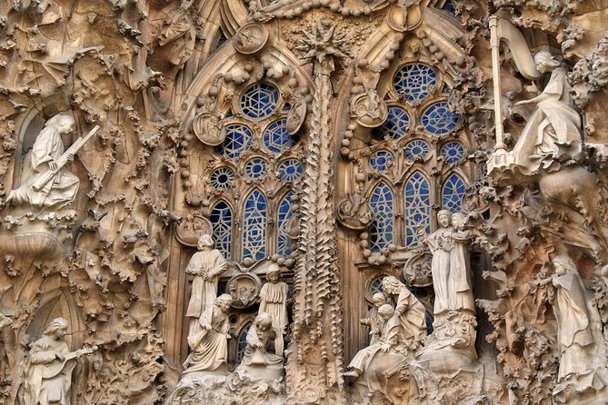 Sagrada Familia Skip-the-Line Private Tour with Guide - The construction story is part of the visit