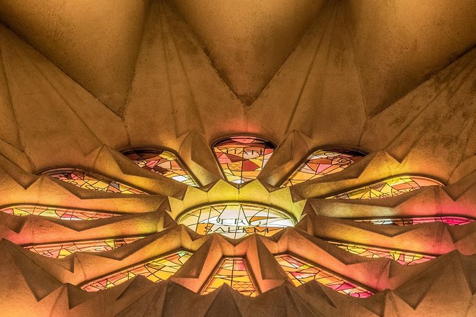 Sagrada Familia Skip-the-Line Private Tour with Guide - Why a private guide can be worth the price