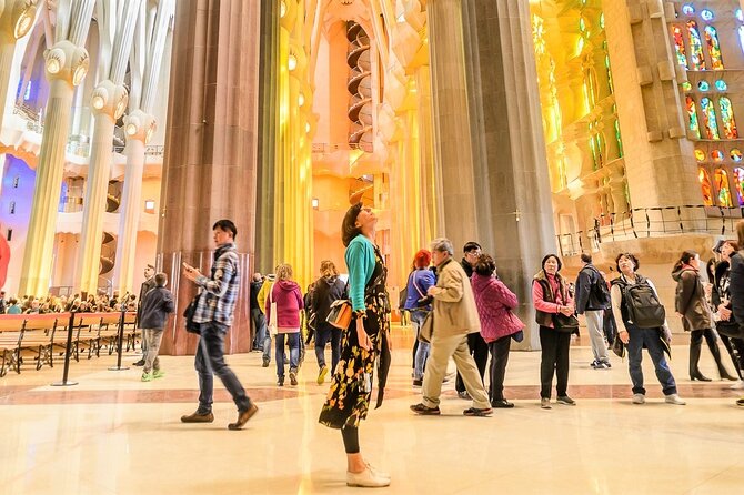 Sagrada Familia Skip the Line Ticket with Official Guide - The guide makes the biggest difference