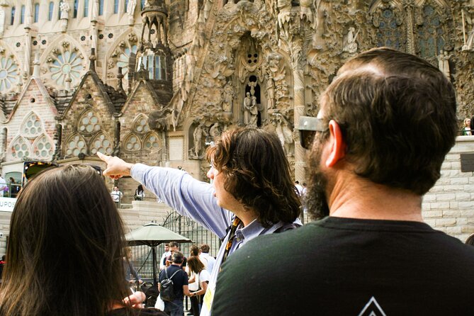 Sagrada Familia Small Group Guided Tour with Skip the Line Ticket - Small group size and radio headsets