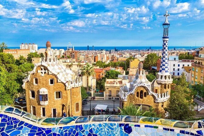Sagrada Familia: Small Group Tour, hotel pick-up with Fast-Track - How the guides shape the experience