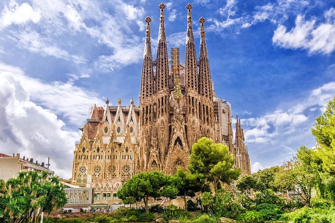 Sagrada Familia: Small Group Tour, hotel pick-up with Fast-Track - Is $169.38 a fair price?