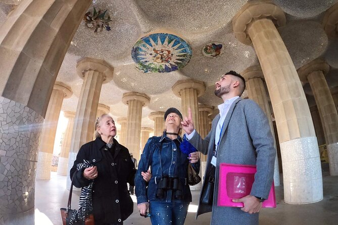 Sagrada Familia: Small Group Tour, hotel pick-up with Fast-Track - What the 90-minute itinerary feels like