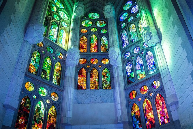 Sagrada Familia Small Group Tour with Skip the Line Ticket - Inside the basilica: columns, light, and Gaudí’s ideas
