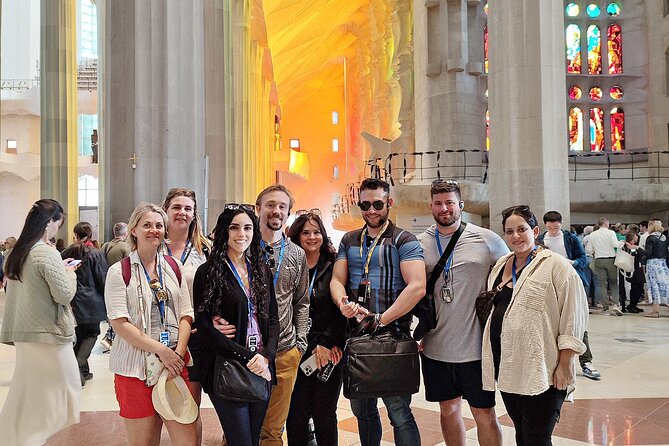 Sagrada Familia: The Golden Hour with Skip the line Tickets - What you will learn from the guide