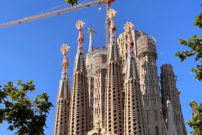 Sagrada Familia Tour with Express Entry and Local Guide - How the audioguide changes the visit