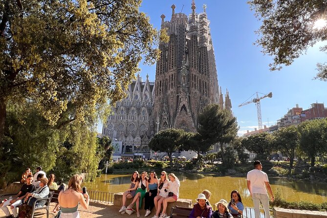 Sagrada Familia Tour with Express Entry and Local Guide - The guides make the difference