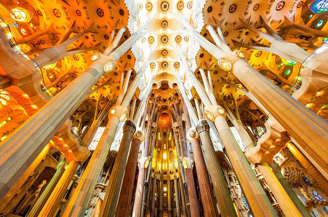 Sagrada Familia VIP Tour Skip the Line with Small Group - The guides and the pace of the experience